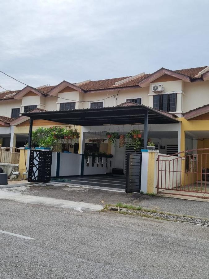 Private Pool Ssue Klebang Ipoh Homestay With High Speed Wifi Chemor Exterior photo